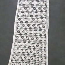 szydełkowy bieżnik 110x 38 cm