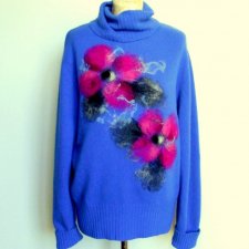 błękitny sweter filcowane kwiaty 40/44