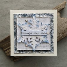 Biało-niebieska świąteczna kartka ze śnieżynką