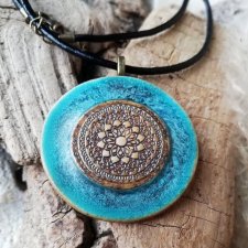 NIEZWYKŁY NASZYJNIK Z WISIOREM BOHO błękitny medalion ceramiczny efektowe szkliwo matowe - karnawałowa biżuteria autorska GAIA-ceramika