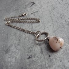 Opal pudrowy w srebrze