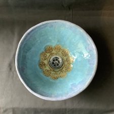 Ceramiczna ręcznie robiona błękitno-turkusowa umywalka