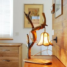 Lampa stołowa z drewnianej gałęzi, rustykalna lampka nocna z giętego drewna sosnowego