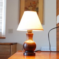 Drewniana lampka nocna z lat 60 z nowym beżowym abażurem
