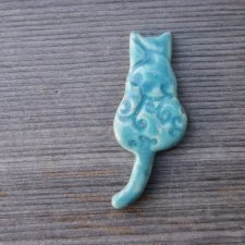 Ceramiczny magnes kot turkusowy ornament