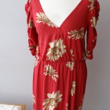 Czerwona sukienka w Margaretki od Kate Thomas - wiskoza