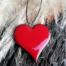 CERAMICZNY DAMSKI WISIOREK CZERWONE SERCE minimalistyczny naszyjnik dla kobiety PREZENTY HANDMADE biżuteria autorska GAIA-ceramika