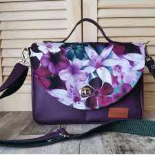Torebka listonoszka torebka z klapką ekoskóra - fioletowe kwiaty
