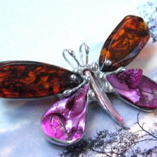 Broszka i wisior: Motyl bursztynowy z kolorem fuksji