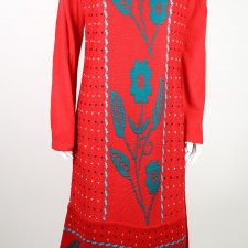 Długa czerwona sukienka w stylu vintage/folk