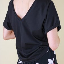 T- shirt bawełniany koszulka damska czarna dekolt V na plecach LONA