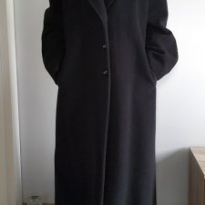 Czarny długi lekko ocieplany płaszcz 42