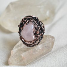 Delikatność  - duży pierścionek z kwarcem różowym