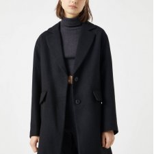Klasyczny czarny płaszcz