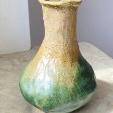 Unikatowy wazon o nieregularnym kształcie
