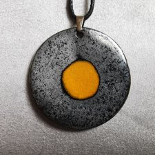 Naszyjnik ceramiczny żółty punkt