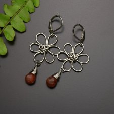 Kolczyki kwiatki, kwiaty, kwarc truskawkowy, wire wrapping, stal chirurgiczna