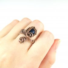 Sodalit regulowany pierścionek z miedzi