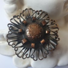 Miedziana Broszka MET