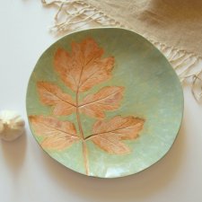 Ceramiczny talerz z liściem