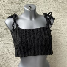 Czarny prosty top ręcznie robiony na szydełku dziergany crochet top wiązany