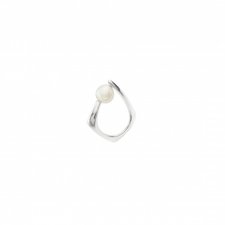PEARL ring / glossy silver with white pearl