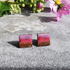 Ceramiczne kolczyki kwadraty różowo-fioletowo-złote wkrętki