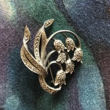 Brosza z markazytami elegancka kwietna urodziwa