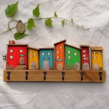wieszak z kolorowymi domkam REZERWACJA