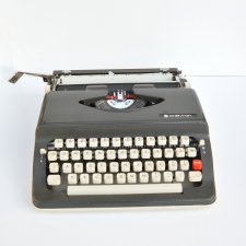 Maszyna do pisania, Chevron 63, Japonia, lata 70.