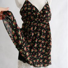 Sukienka w poziomki, na  ramiączkach,  koronka roz 36