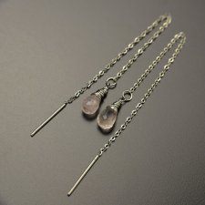 Minimalistyczne kolczyki przewlekane kwarc różowy, wire wrapping, stal chirurgiczna