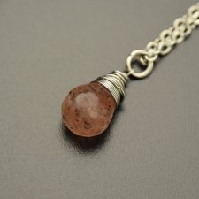 Delikatny naszyjnik kropla kwarc truskawkowy, wire wrapping, stal chirurgiczna