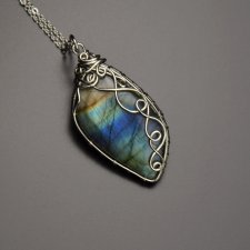 Wisiorek labradoryt, wire wrapping, stal chirurgiczna