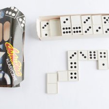 Domino klasyczne gra