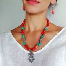 Hamsa, koral i turkus. Naszyjnik