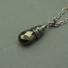 Minimalistyczny naszyjnik kropla piryt, wire wrapping, stal chirurgiczna