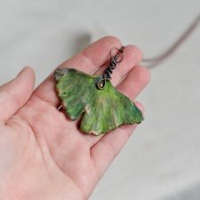 Miłorząb zieleń - wisior z miedzi i prawdziwego liścia