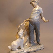Duża figura LLADRO Chłopiec z pieskiem, kolekcjonerska porcelanowa figura