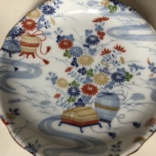Sygnowana porcelanowa japońska półmiseczka o ciekawym zdobieniu