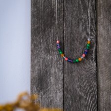 Kolorowy naszyjnik z kolorowych kamyczków dla minimalistki