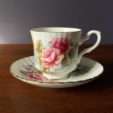 Porcelanowa filiżanka Royal Stafford