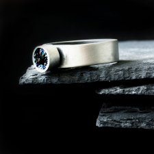 Srebrny pierścionek z karborundem