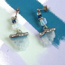 Kolczyki z niebieskimi kryształami agatu