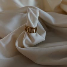 Gold luxury ring