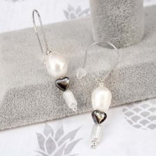 srebrne kolczyki z perłami i hematytem idealne na prezent dla eleganckiej dziewczyny