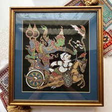 Vintage Thai Batik Silk Painting 37cm. ❤ Scena mitologiczna na jedwabiu ❤ Obraz