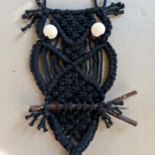 Sowa czarna makrama