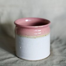 Ceramiczny pojemnik osłonka