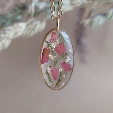 Złota zawieszka złoty wisiorek naszyjnik z suszonymi kwiatami prezent dla niej żywica vintage retro kwiaty z żywicy epoksydowej róża z różą płatki róż